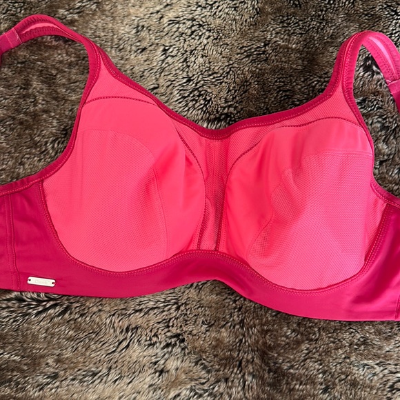 Chantelle High Impact Convertible Underwire Sports Bra - Size 36DDD Raspberry